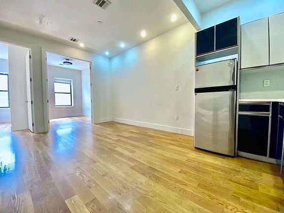 3rd image of 751 Dekalb Ave #4RE