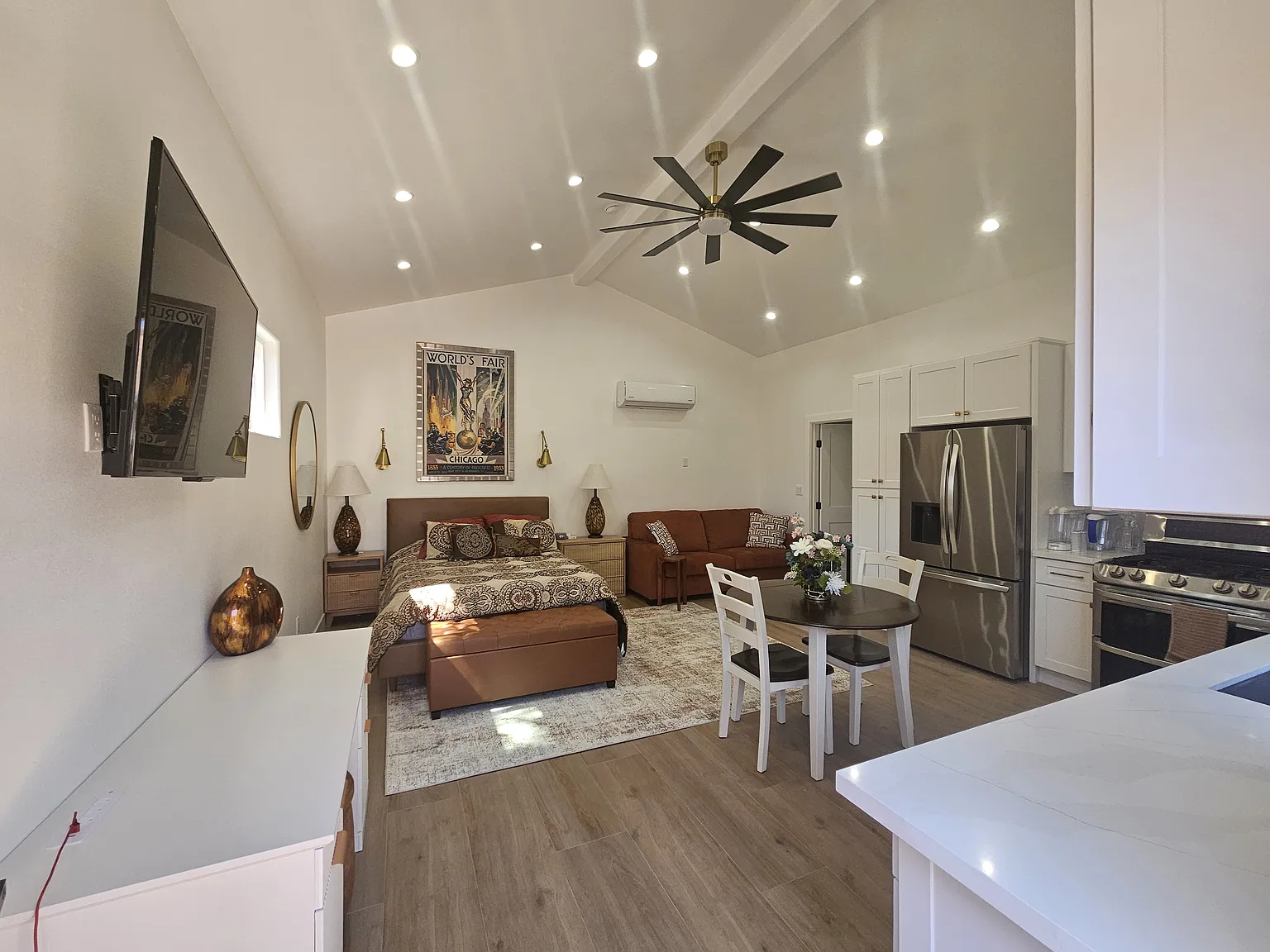 Studio, 515 sqft, $2,400 — Photo 2