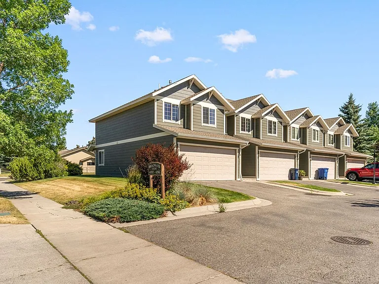 4006 Broadwater Ct — Photo 1