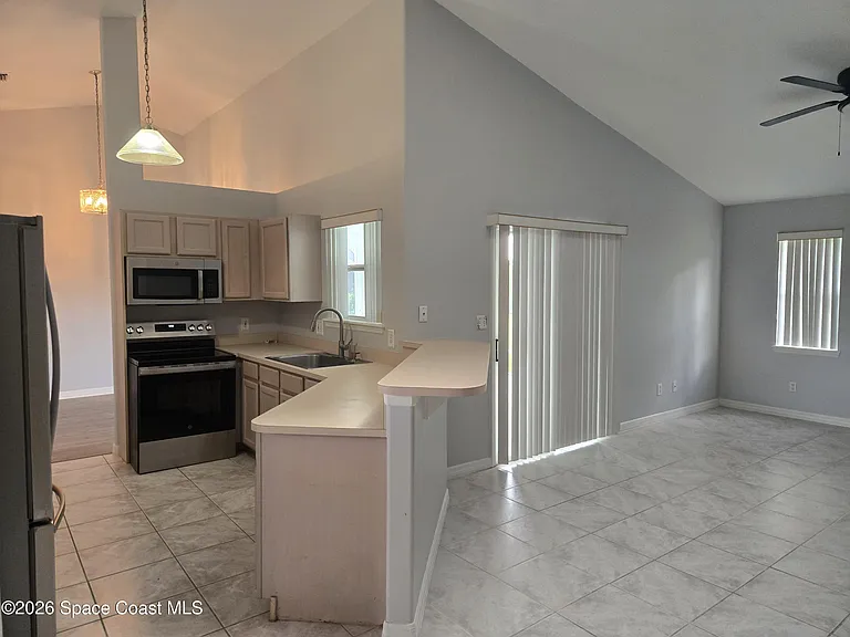 292 Carmel Dr — Photo 9