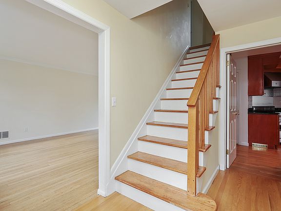 2nd image of 33 Black Birch Ln