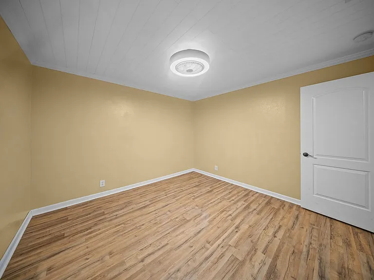 203 Farmer Dr — Photo 32