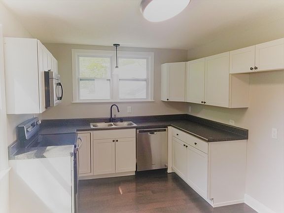 3rd image of 2717 Woodbine Ave