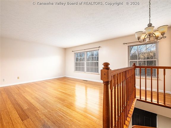 5th image of 313 Eureka Rd