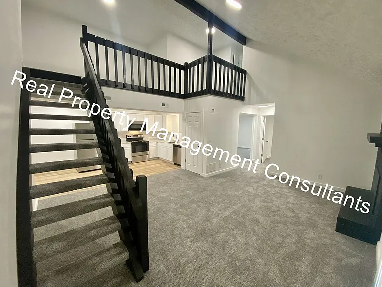 1001 Twin Oaks Ter — Photo 8