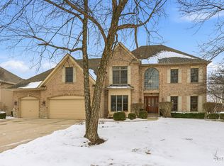 802 Diamond Head Dr W, Shorewood, IL 60404