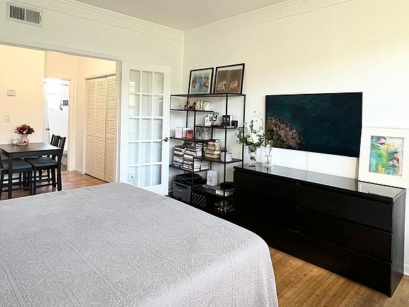 2nd image of 1061 Euclid Ave APT 203