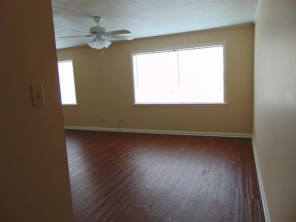 2nd image of 516 E McNeese St
