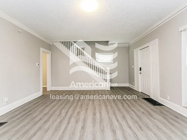 1594688_003_living_room_12700366.jpg