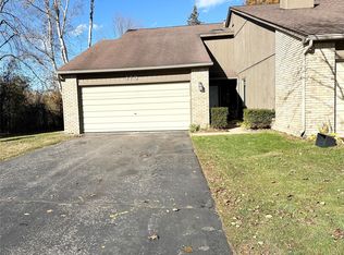 470 Woodstone Rd #33, Waterford, MI 48327