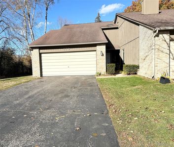470 Woodstone Rd #33, Waterford, MI, 48327