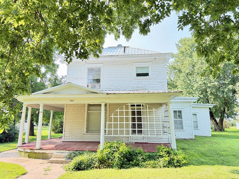 1st image of 302 W 2nd St