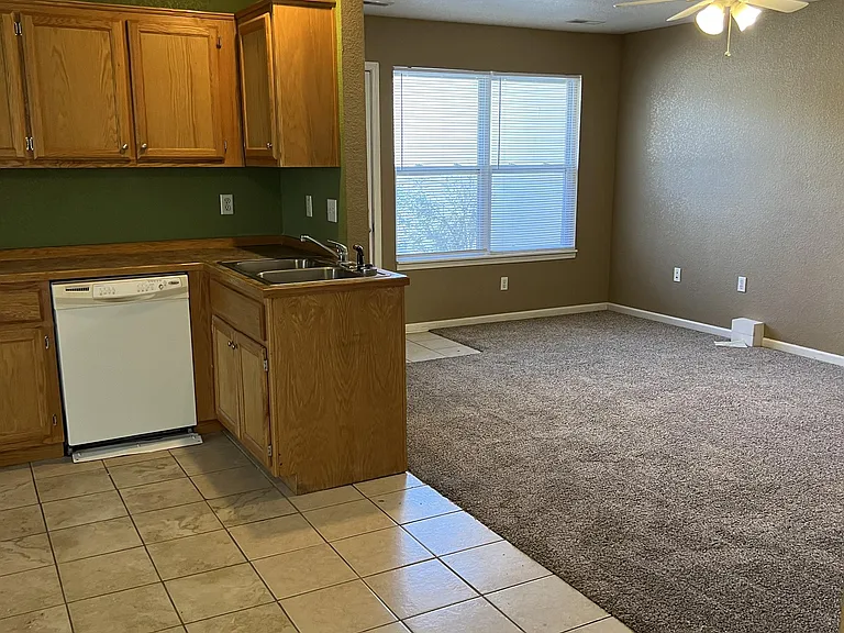 707 Elliott Ln — Photo 7