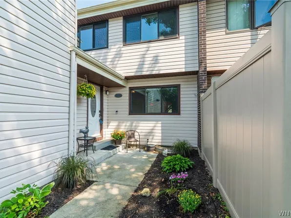 1502 Forest Edge Dr, East Amherst, NY 14051