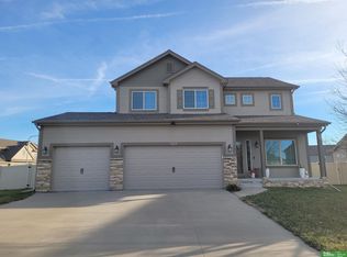 18801 Blackwalnut St, Omaha, NE 68136