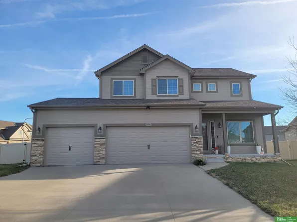 18801 Blackwalnut St, Omaha, NE 68136