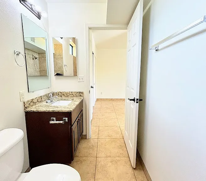 437 E Delano St — Photo 7