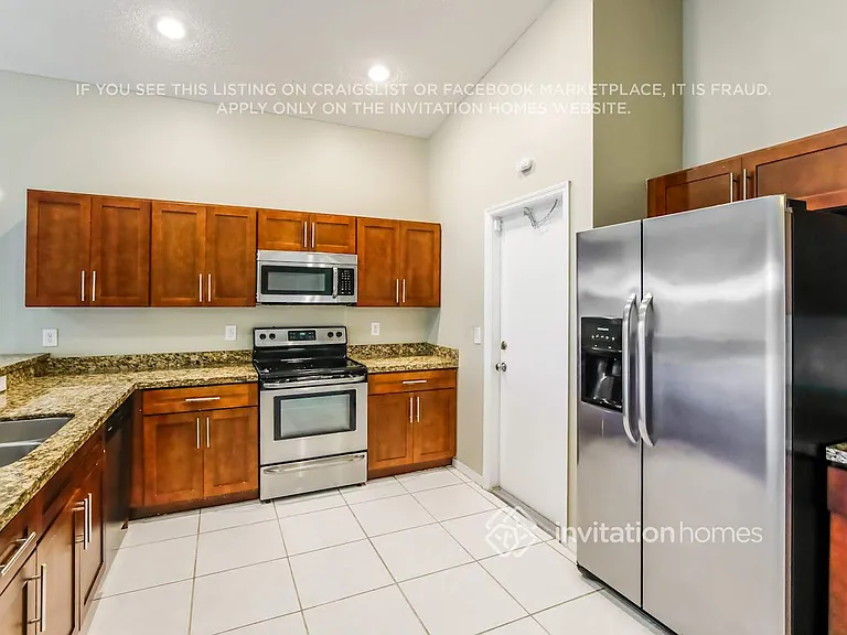 10841 SW 14th Ct — Photo 6