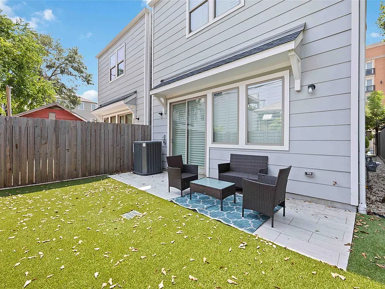 1324 W Pierce St — Photo 4
