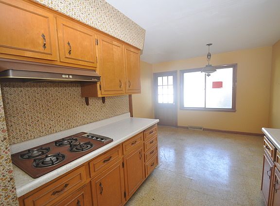 3rd image of 282 Diamond Head Dr
