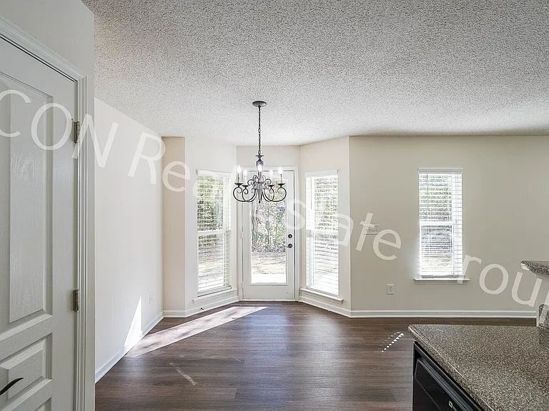 467 Colonial Walk — Photo 13