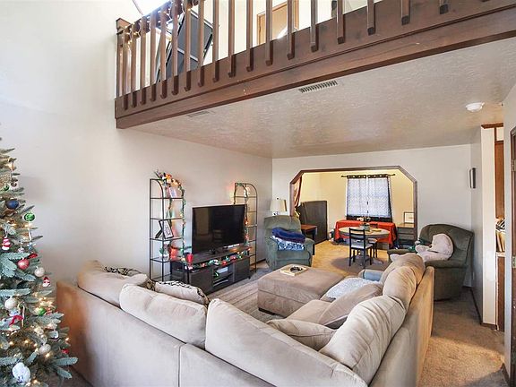 4th image of 212 S Mockingbird Ln