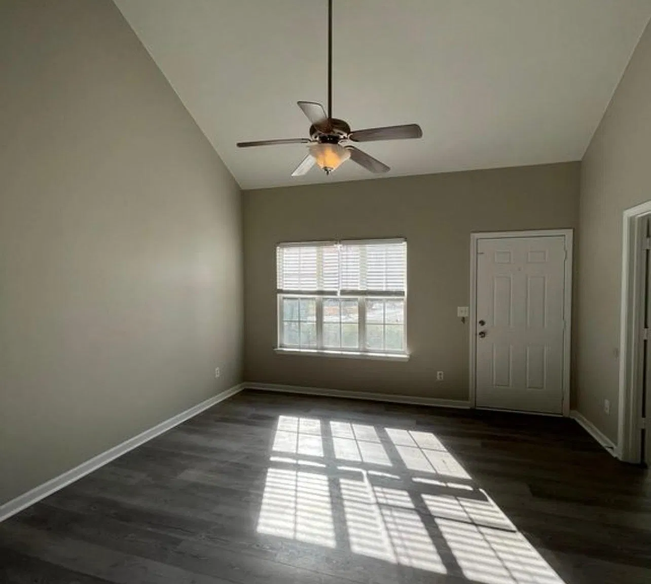 3 bed, 1371 sqft, $1,850 — Photo 4