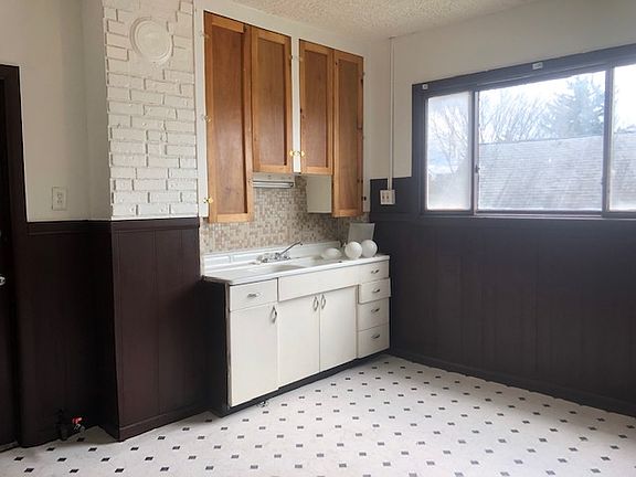 2nd image of 119 Hirschbeck St #2