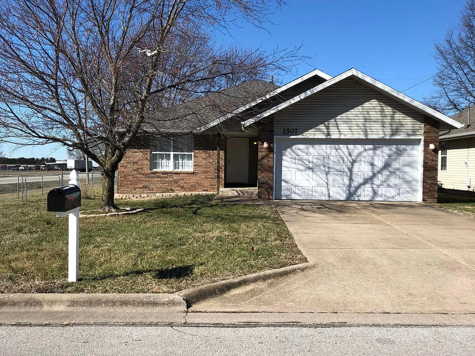 1507 N Engel Ave — Photo 1