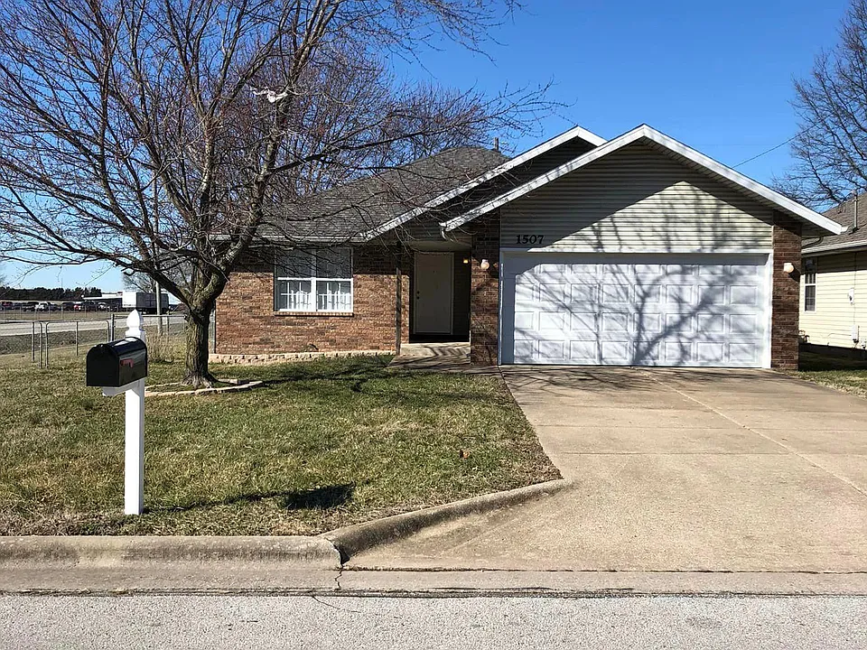 1507 N Engel Ave