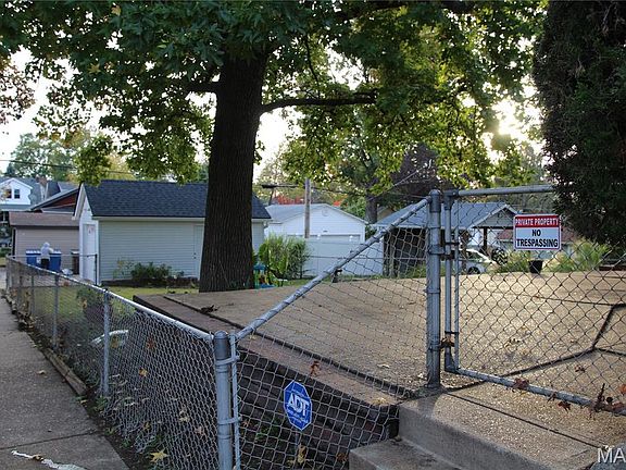 5th image of 4400 Bingham Ave