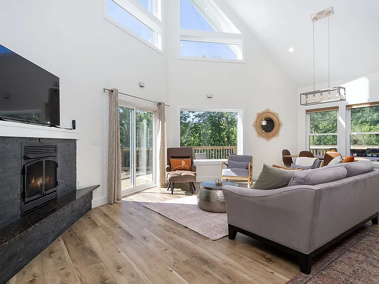 27 M L Reagan Dr — Photo 3