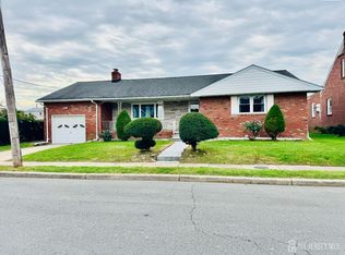 85 Grand St, Iselin, NJ 08830