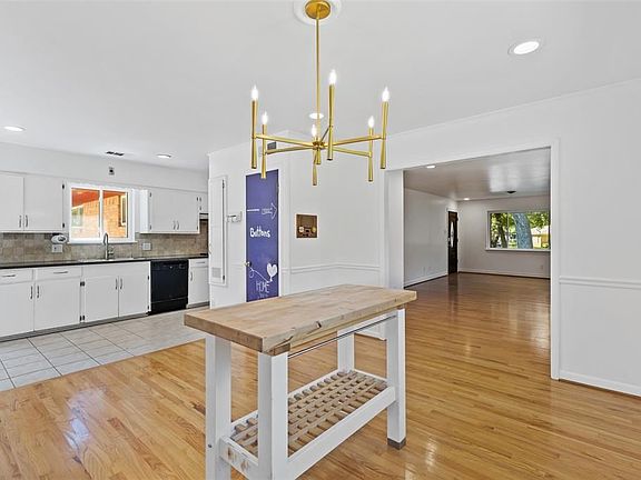 4th image of 2442 Five Mile Cir