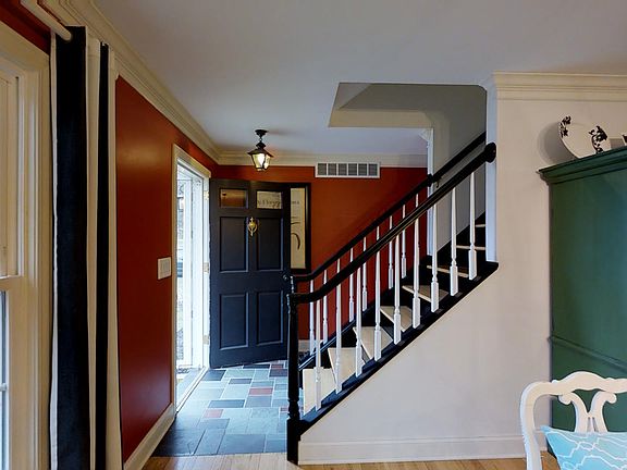 3rd image of 3810 Heights Dr