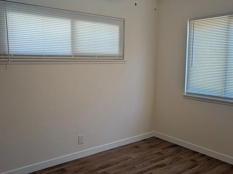 516 E Buckthorn St #1 — Photo 6
