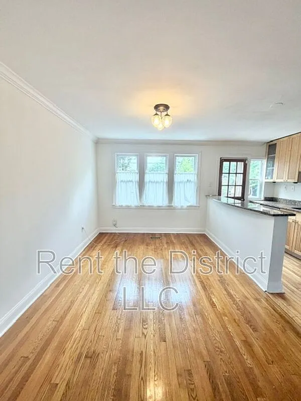 3 bed, 2.0 bath, 1344 sqft, $3,495 — Photo 3