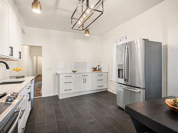 4th image of 111 W 96th St #10