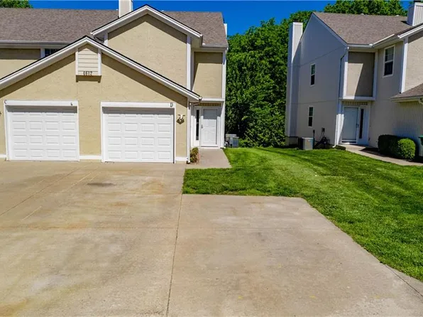4612 NE Whispering Winds Dr, Lees Summit, MO 64064