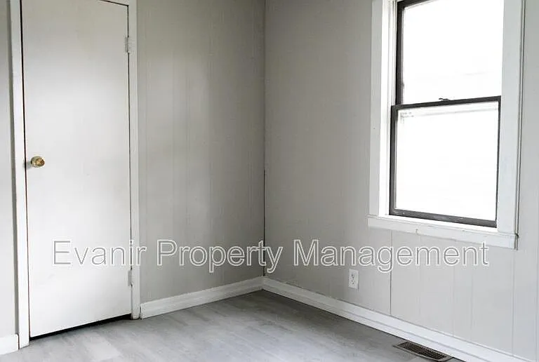 126 N Walnut St — Photo 8