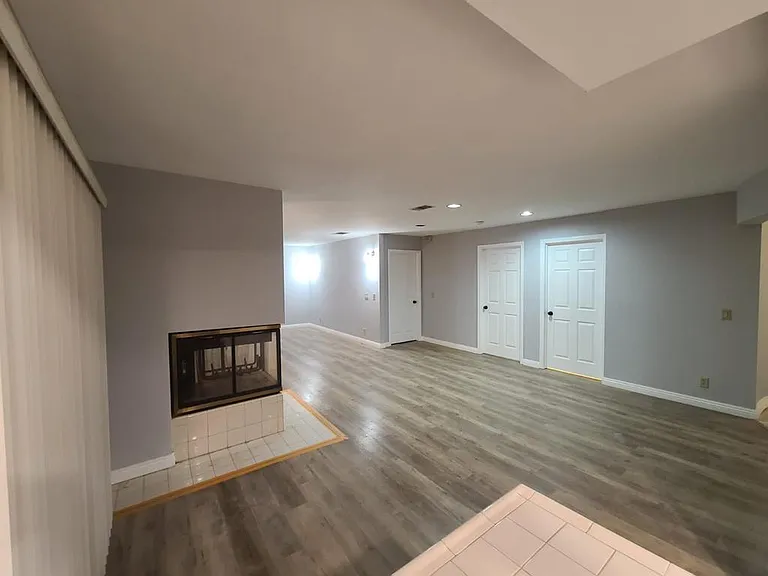 1225 W 19th St — Photo 9