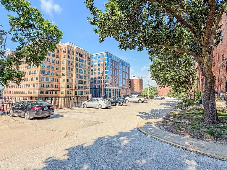 Broadway 46 Apartments — Photo 54