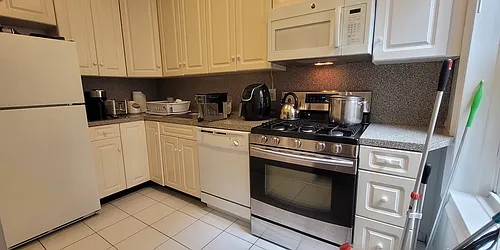 Rented by R New York