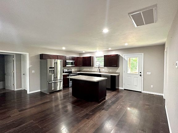 4th image of 245 Coondog Ln