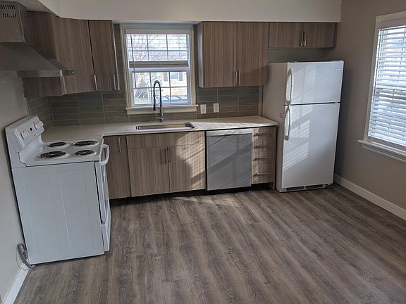 3rd image of 338 E Utopia Ave