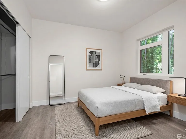 1709 Harbor Ave SW #402 — Photo 2