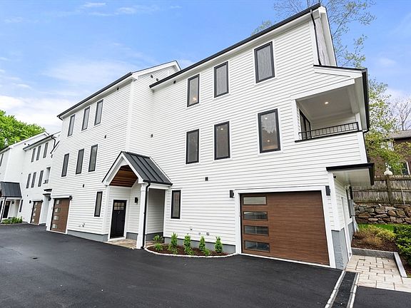 3rd image of 199-201 Copeland St #3