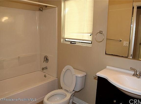 5th image of 275 Wallis St