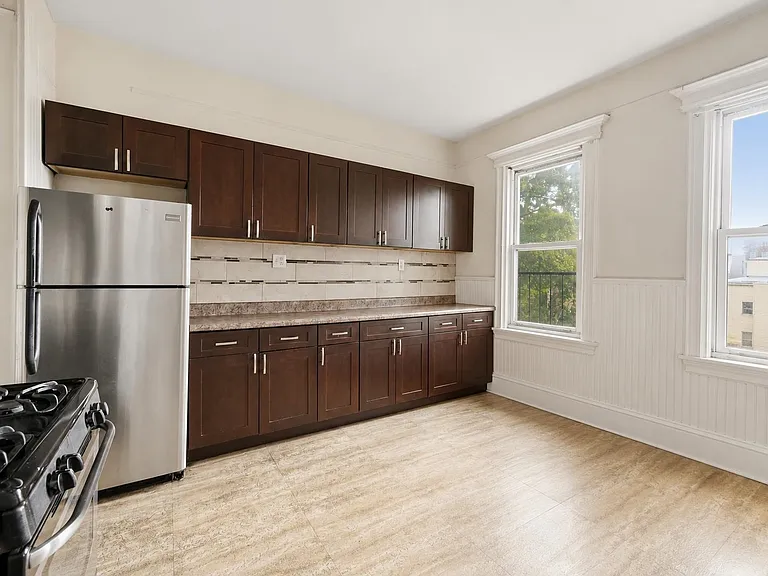 893 Montgomery St #6 — Photo 16