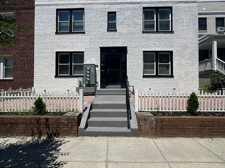 1318 Holbrook Street NE — Photo 16